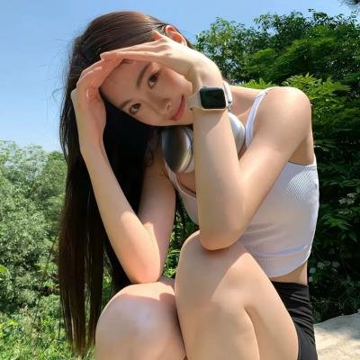 她来到我身边